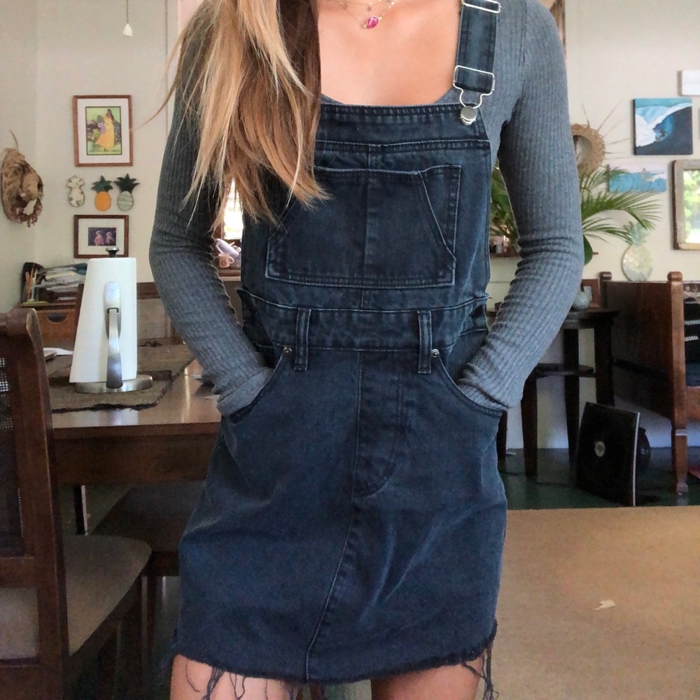 Super cute overall dress.